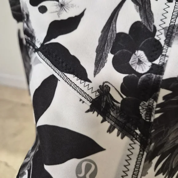 LULULEMON Special Edition Floral Black and White Women's Jacket Size 10 NWOT - Picture 8 of 8